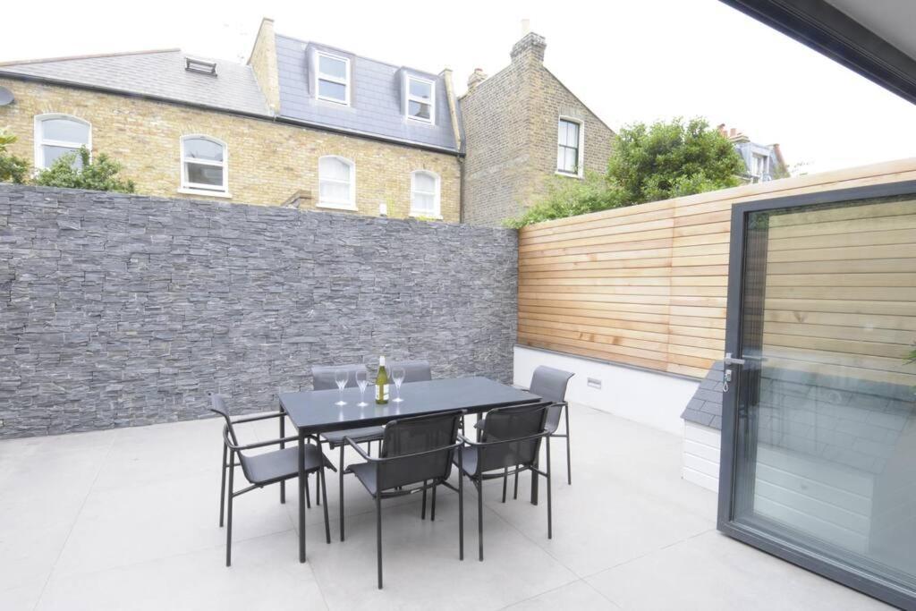 Four Bedroom Modern Victorian Wandsworth House Londra Exterior foto
